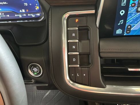 Used 2024 Chevrolet Tahoe High Country AWD/4WD image 28