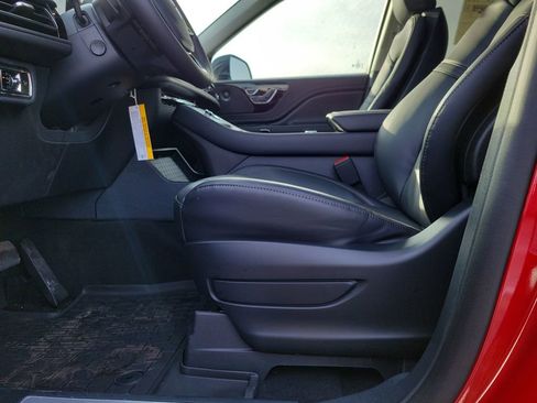 New 2026 Lincoln Aviator AWD image 17