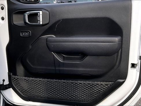 Certified 2022 Jeep Wrangler Willys image 21