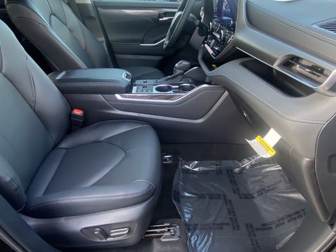 New 2026 Toyota Highlander Limited AWD/4WD image 10