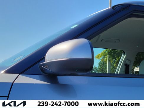 Used 2023 Kia Soul LX FWD image 5