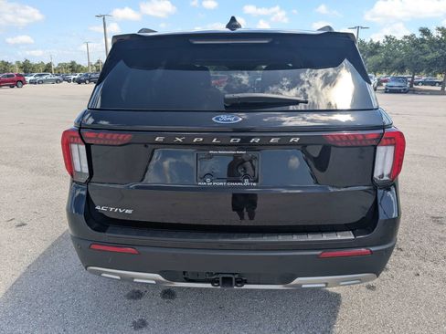 Used 2025 Ford Explorer Active w/ Active Comfort Package RWD image 6