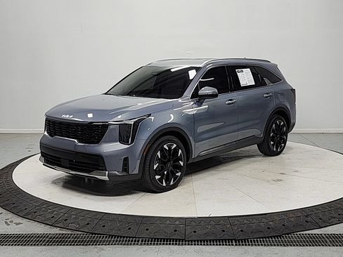 Used 2025 Kia Sorento EX FWD image 4