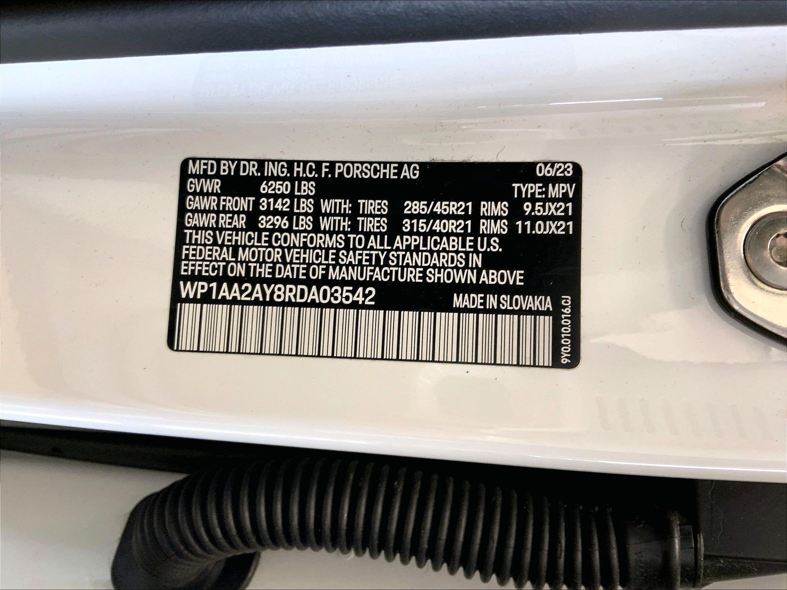 Certified 2024 Porsche Cayenne AWD/4WD image 33