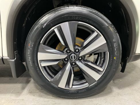 Used 2023 Nissan Rogue SL w/ SL Premium Package image 32