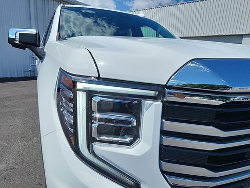 Used 2026 GMC Sierra 1500 SLT AWD/4WD image 12