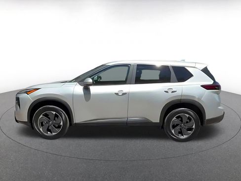 Used 2025 Nissan Rogue SV AWD/4WD image 16