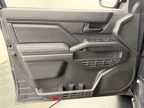 Used 2025 Toyota Tacoma SR5 AWD/4WD image 19