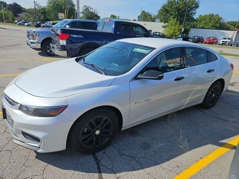 Used 2016 Chevrolet Malibu LT FWD image 3