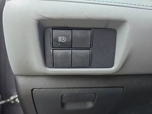 Used 2021 Toyota Highlander L image 45