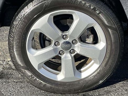 Used 2018 Jeep Compass Latitude w/ Popular Equipment Group image 12