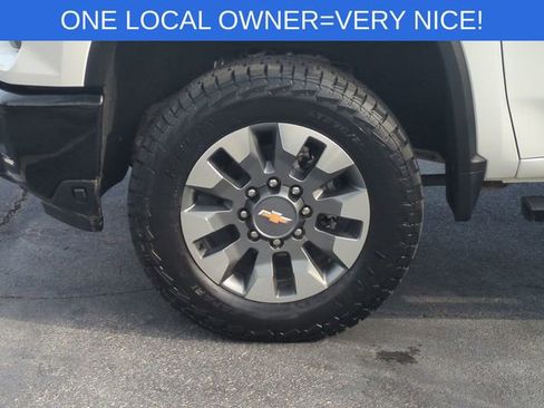 Used 2024 Chevrolet Silverado 2500 Custom w/ Custom Value Package image 10