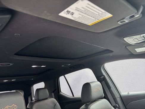 Used 2023 Chevrolet Traverse High Country image 19
