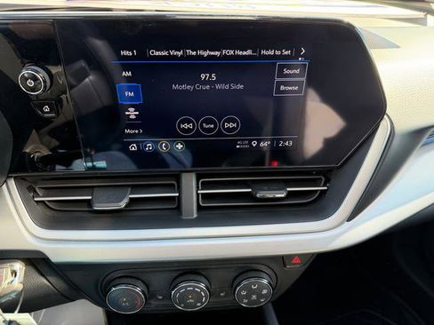 Used 2024 Chevrolet Trax LS w/ LS Convenience Package image 12