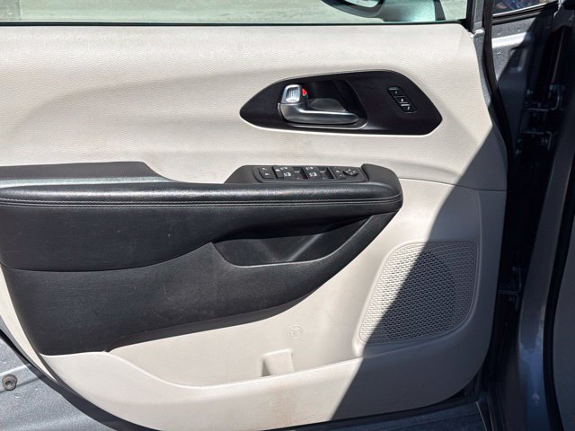 Used 2020 Chrysler Pacifica Limited FWD image 12
