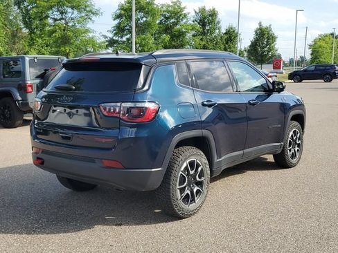 Used 2024 Jeep Compass Trailhawk w/ Trailhawk Convenience Group AWD/4WD image 4