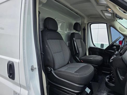 Used 2020 RAM ProMaster 2500 w/ Premium Appearance Group FWD image 9