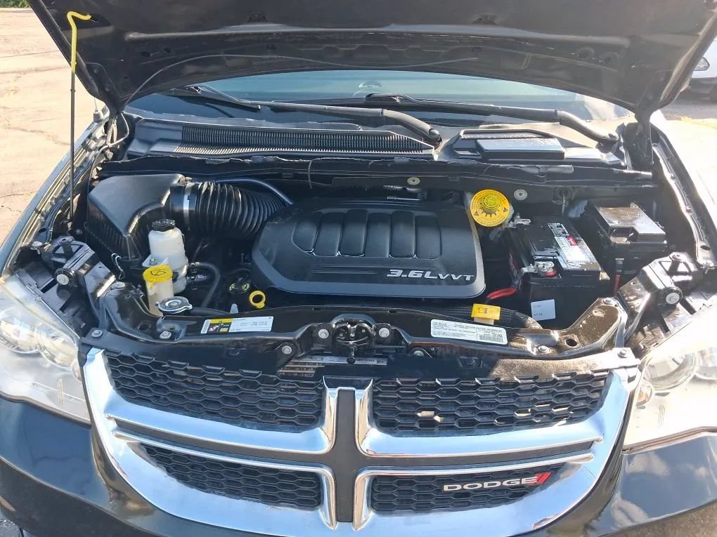 Used 2018 Dodge Grand Caravan SE w/ UConnect Hands-Free Group FWD image 12