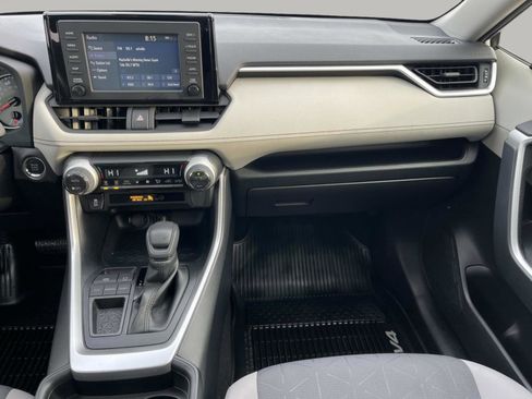 Used 2019 Toyota RAV4 XLE w/ Phone Cable & Charge Package image 14