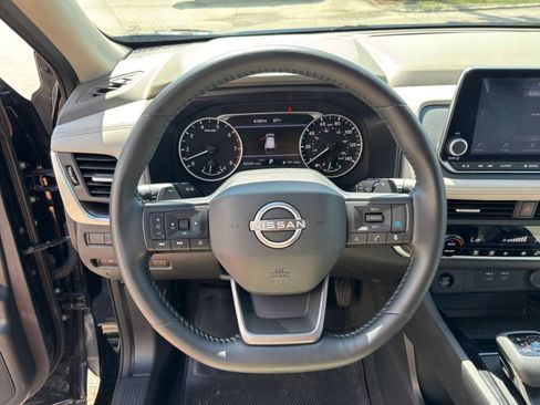 Used 2025 Nissan Rogue SV AWD/4WD image 25