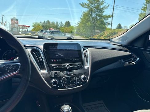 Used 2019 Chevrolet Malibu LT w/ Driver Confidence Package FWD image 18