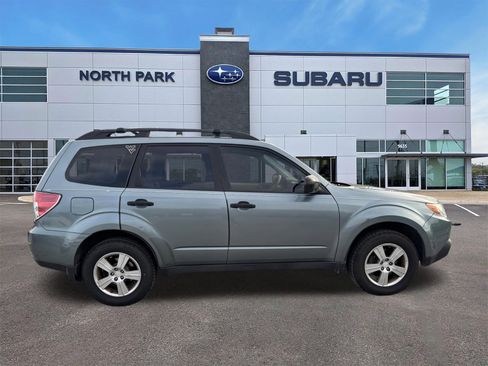Used 2011 Subaru Forester 2.5X w/ Alloy Wheel Value Pkg AWD/4WD image 2
