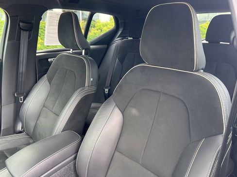 Certified 2022 Volvo XC40 T5 R-Design image 14