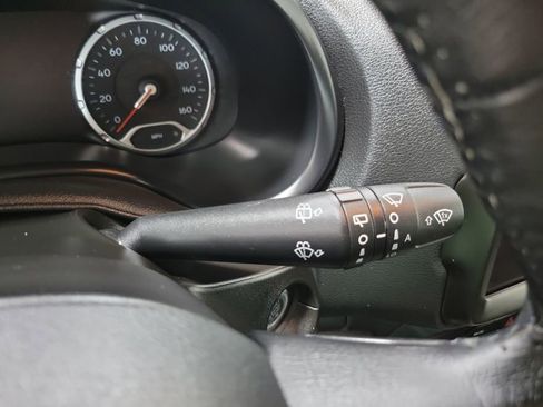 Used 2023 Jeep Renegade Limited image 40