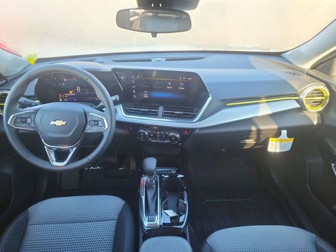 New 2025 Chevrolet Trax LT w/ LT Convenience Package image 13