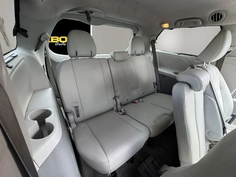 Used 2013 Toyota Sienna XLE FWD image 12