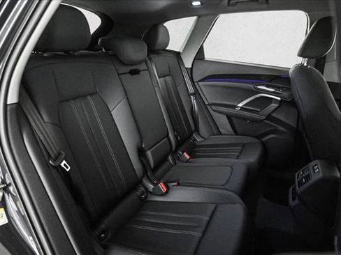 Used 2025 Audi Q5 Premium w/ Convenience Package image 21