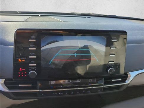 Used 2023 Toyota Sienna XLE FWD image 24