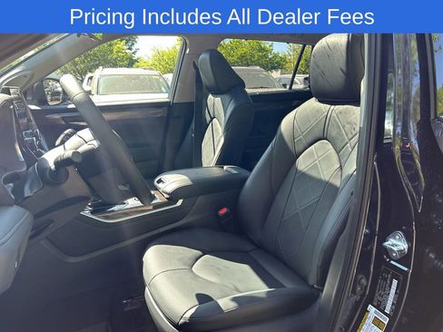 New 2026 Toyota Highlander Platinum AWD/4WD image 3