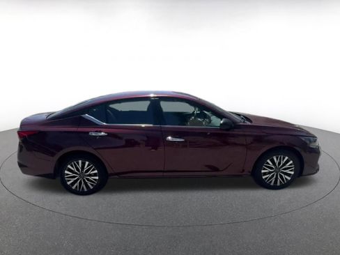 Used 2025 Nissan Altima 2.5 SV FWD image 16