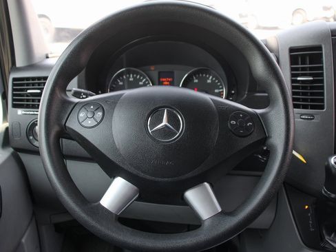 Used 2016 Mercedes-Benz Sprinter 2500 image 23