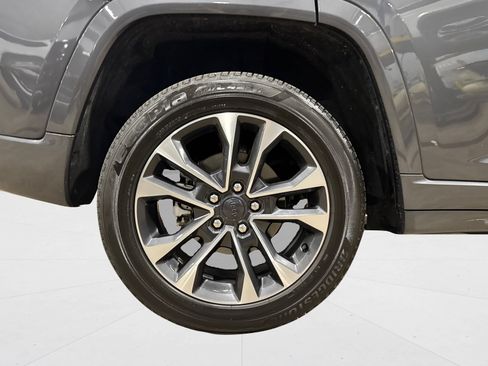 Used 2022 Jeep Grand Cherokee Overland w/ Luxury Tech Group IV AWD/4WD image 54