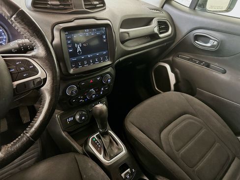 Used 2018 Jeep Renegade Latitude w/ UConnect 8.4 Nav Group image 26