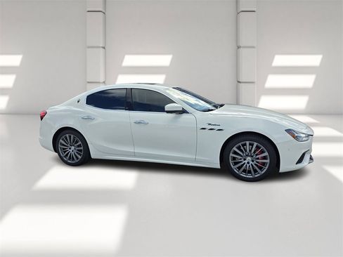 Used 2022 Maserati Ghibli Modena image 3