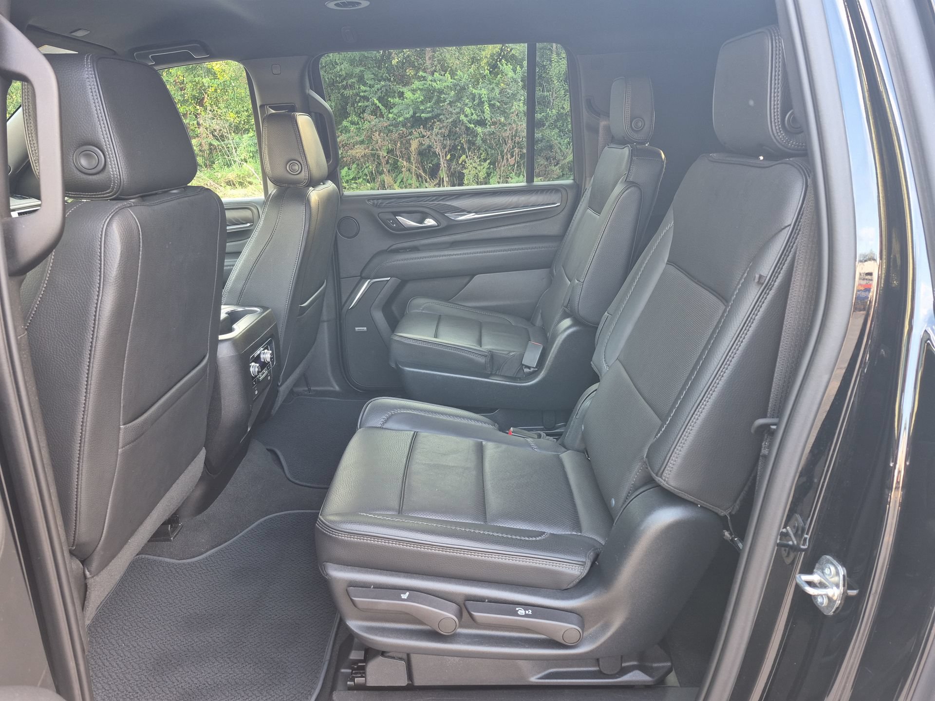 Used 2023 GMC Yukon XL Denali AWD/4WD image 26