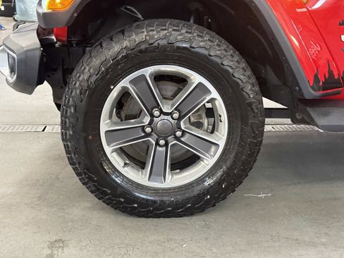 Used 2019 Jeep Wrangler Unlimited Sahara image 9