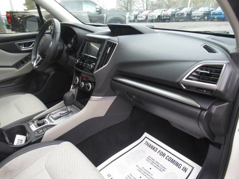 Used 2022 Subaru Forester Premium image 8