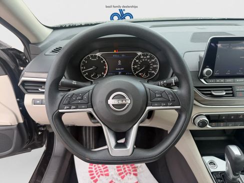 Used 2023 Nissan Altima 2.5 SV AWD/4WD image 16