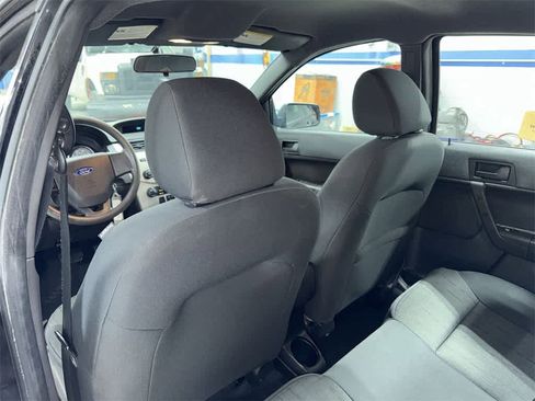 Used 2010 Ford Focus SE image 25