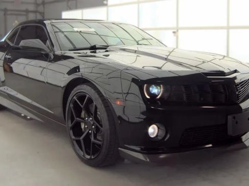 Used 2010 Chevrolet Camaro SS w/ LPO, Ground Effects Package RWD image 3