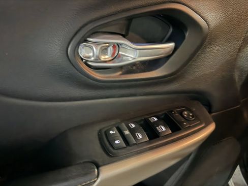 Used 2018 Jeep Cherokee Limited w/ Technology Group image 13