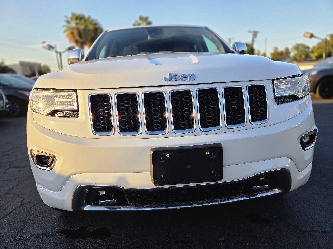 Used 2015 Jeep Grand Cherokee Overland w/ Advanced Technology Group AWD/4WD image 17