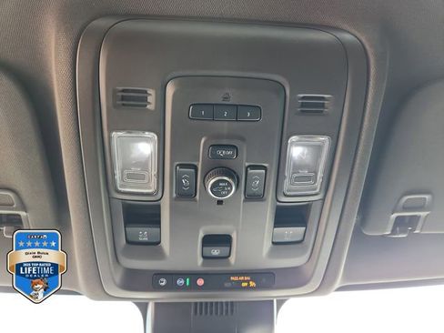 Used 2024 GMC Yukon SLT w/ SLT Luxury Package AWD/4WD image 34