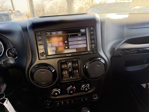 Used 2014 Jeep Wrangler Unlimited Sahara AWD/4WD image 12