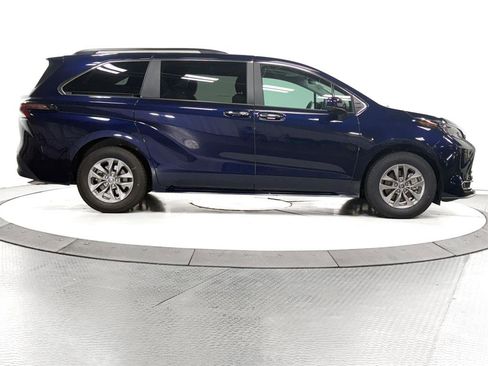 Certified 2024 Toyota Sienna XLE image 13
