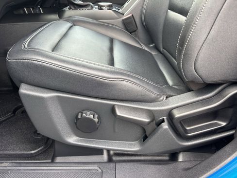 Used 2025 Ford Bronco Badlands image 17